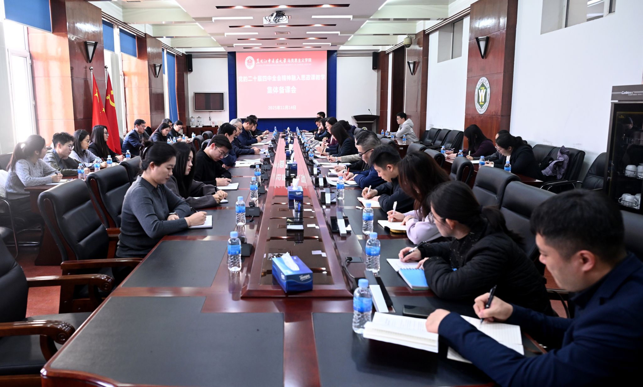 学校领导参加“党的二十届四中全会精神融入思政课教学”集体备课会